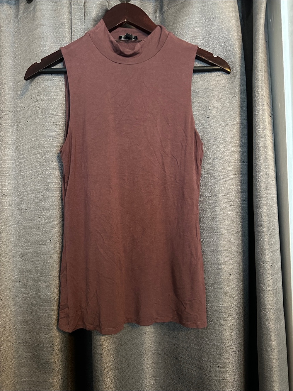 Express Sleeveless Mock Neck Tank Top in Mauve